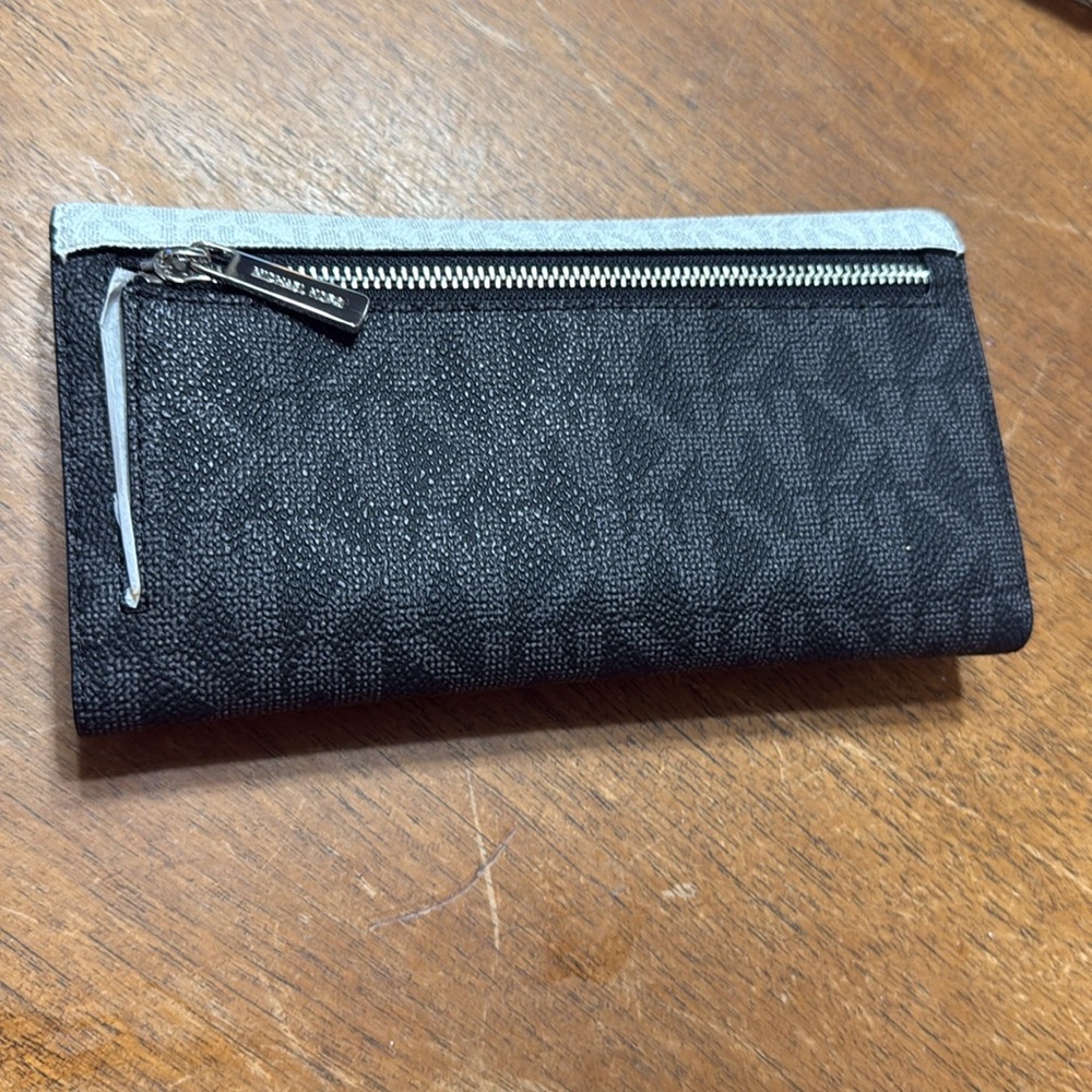 Michael Kors Jet Set Large Signature Logo TriFold
Wallet Optic White Multi - Picture 2 of 3